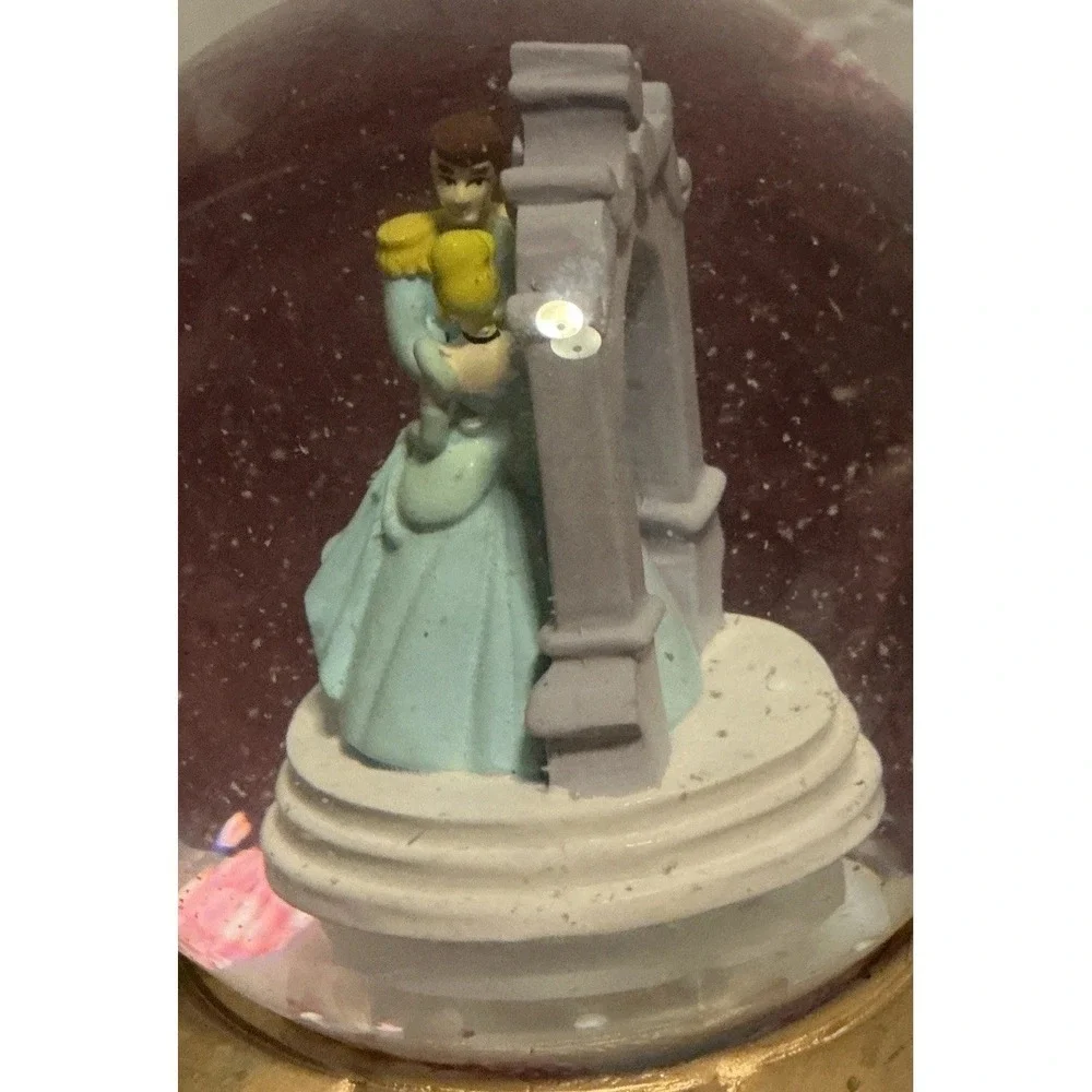 Disney‎ Cinderella And Prince Charming Musical With Swirling Snow Globe, Tested
